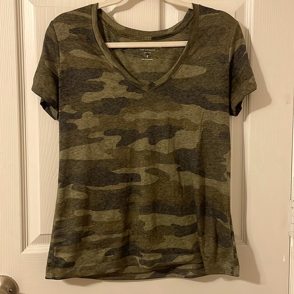 Gorgeous army green color lucky brand v neck shirt - Picture 1 of 4